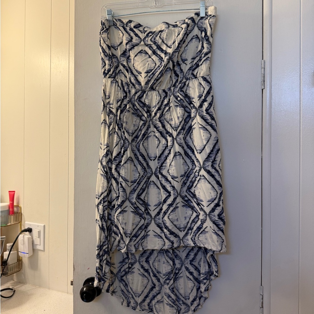 Patterned Blue and White Women's strapless dress